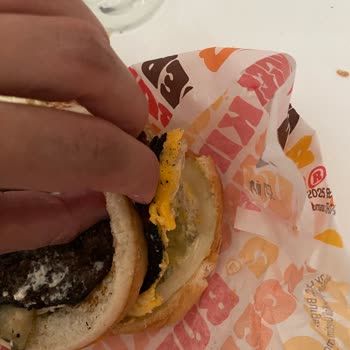 Yanmış Ve Kötü Hazırlanmış Burger King Menüsü Hayal Kırıklığı Yarattı