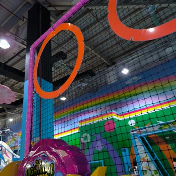 Oyun Alanında Yetersiz Aydınlatma, Havalandırma Ve Eski Oyuncaklar Nedeniyle Memnuniyetsizlik