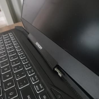 Laptop Menteşe Kırıldı Ekran Kapanmıyor Ne Yapmalıyım