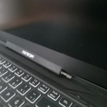 Laptop Menteşe Kırıldı Ekran Kapanmıyor Ne Yapmalıyım