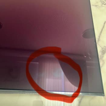 Samsung OLED TV Panelinde Temizlik Sonrası Çıkmayan Lekeler Ve Fabrikasyon Kusur