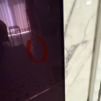 Blue Stains Appeared on Samsung 65S90D OLED Panel After Gentle Cleaning