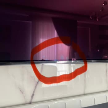 Blue Stains Appeared on Samsung 65S90D OLED Panel After Gentle Cleaning