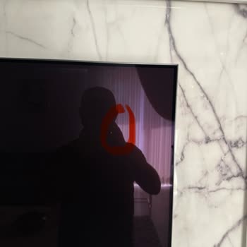 Blue Stains Appeared on Samsung 65S90D OLED Panel After Gentle Cleaning