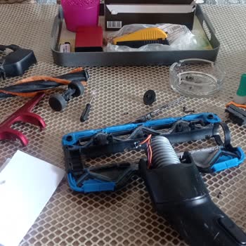 Philips Dik Süpürge Fırça Dişlisi 5 Ayda Kırıldı, Servis Yüksek Ücret Talep Ediyor