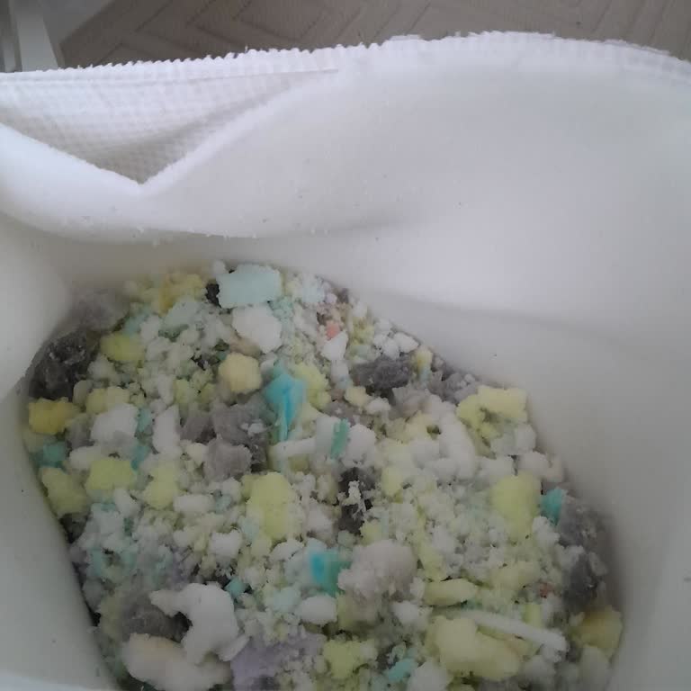 Tedi Ortopedik Yastığın İçinden Çıkan Sünger Ve Çöp Malzemeler Şaşırttı