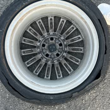 Sıfır Lastik Düz Yolda İçten Yarıldı Üretim Hatası Mı