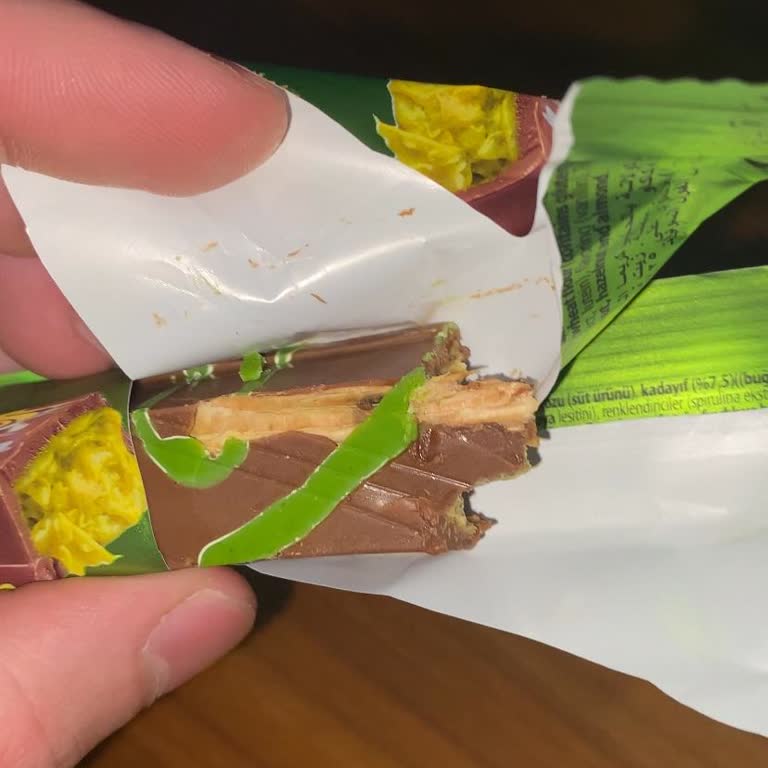 Çikolatanın İçinden Tahta Parçası Çıktı!