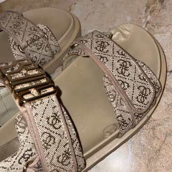 Kısa Sürede Deforme Olan Guess Sandalet İçin Değişim Talebi