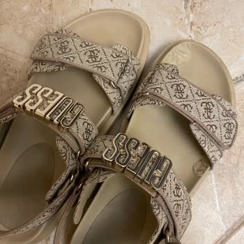 Kısa Sürede Deforme Olan Guess Sandalet İçin Değişim Talebi