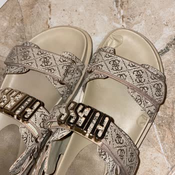 Kısa Sürede Deforme Olan Guess Sandalet İçin Değişim Talebi