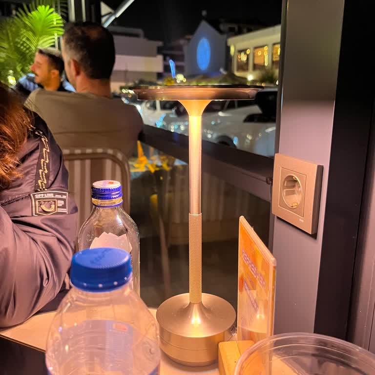 Tuck Coffee Masa Lambası Zorunluluğu Müşteri Konforunu Engelliyor