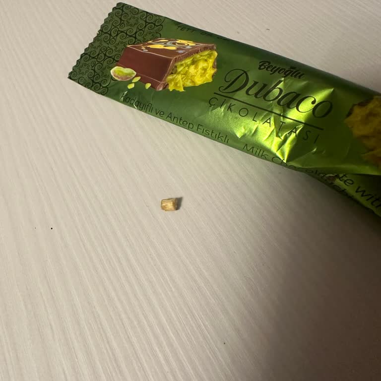 Çikolatanın İçinden Sert Cisim Çıkması Ve Diş Zararı