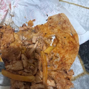 Dürümlerden Böcek Çıktı Tavuklar Yanmış Ve Lezzet Kötüydü