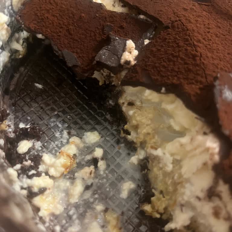 BİM'den Alınan Dubai Çikolatalı Pastada Kremanın Pütürlü Ve Sulanması Sorunu