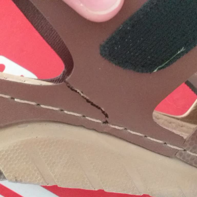 FLO Ayakkabı Aldığım Ayakkabı İkinci Kullanımda Yırtıldı, Müşteri Hizmetlerine Ulaşamıyorum