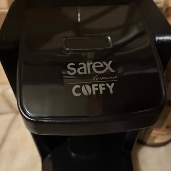 Kahve Makinesi Sürekli Taşıyor Ve Köpüksüz Kahve Yapıyor