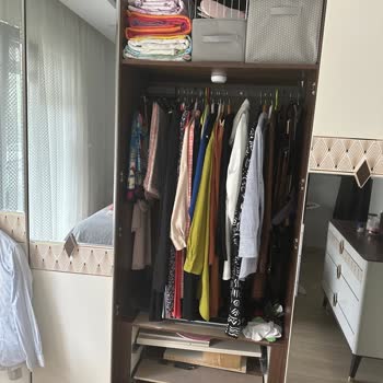 Gardırop Kapakları 4 Aydır Değiştirilmedi, Mağaza İlgisiz