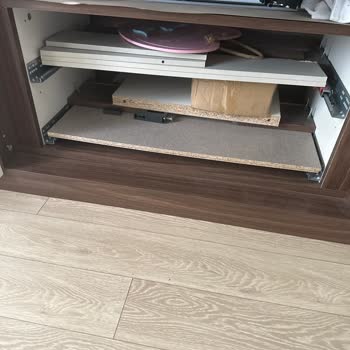 Gardırop Kapakları 4 Aydır Değiştirilmedi, Mağaza İlgisiz