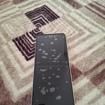 Samsung Z Flip 6 Ekran Çizgisi Ve Yavaş, Pahalı Servis Mağduriyeti