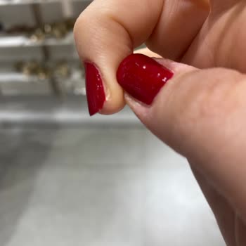 Manikür İşlemi Kötü Yapıldı, Çalışan Tavrı Ve Telafi Süreci Mağduriyet Yarattı