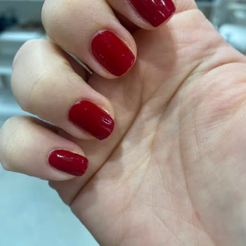 Manikür İşlemi Kötü Yapıldı, Çalışan Tavrı Ve Telafi Süreci Mağduriyet Yarattı