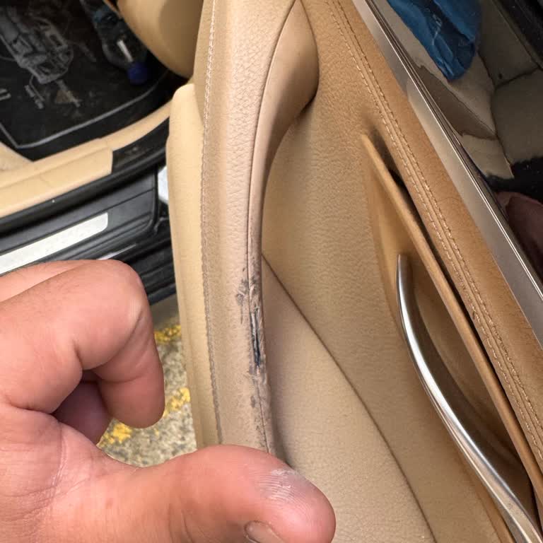 BMW 525 Arka Kapı Kollarında Erime Ve Kötü Görüntü Sorunu