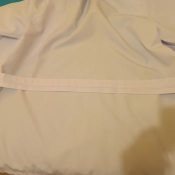 Siparişimdeki Önlüğün Kuşağı Hatalı Dikilmiş, Firma Hata Kabul Etmiyor