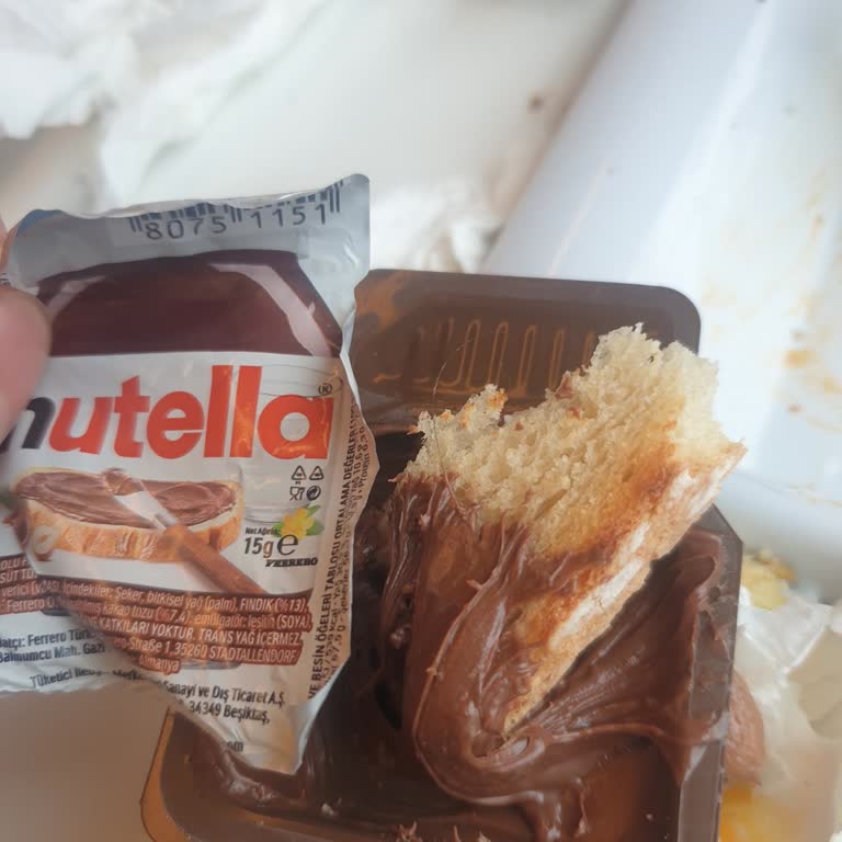Kahvaltıda Nutella Paketinden Kıl Çıkması Ve İlgisiz Personel