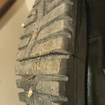 Suela rota en bota Harley Davidson pese a buen uso y cuidado