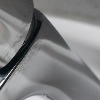 Krom Kaplaması Atan Lavabo Bataryası Ve İlgisiz Müşteri Hizmetleri