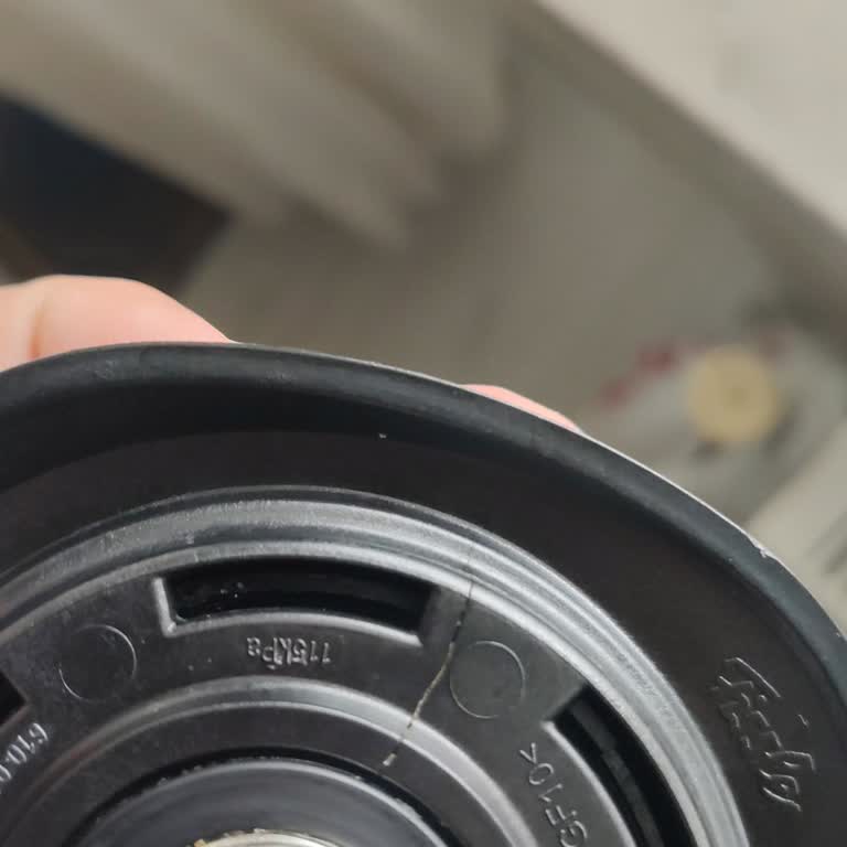 Satın Aldığım Düdüklü Tencerede Çatlak Ve Yetkili Servise Ulaşılamıyor