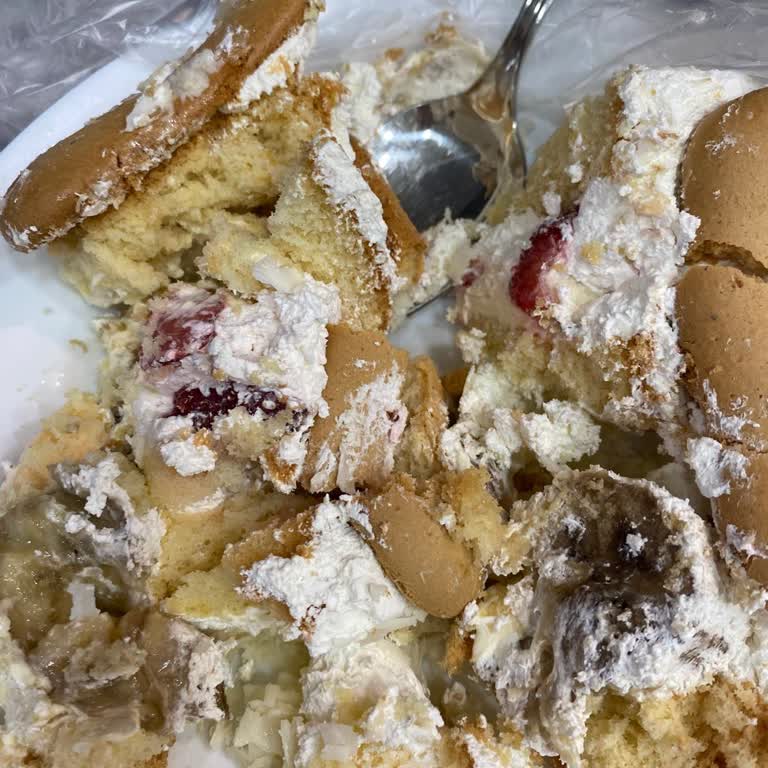 Çürük Muzlu Pasta Şoku: Müşteri Memnuniyetsizliği Zirvede!