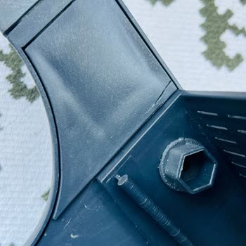 Sönmez Plastik Plastik Vidaları Sıkarken Masa Ayağı Çatladı