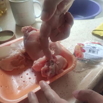 Bupiliç A101'den Alınan Kemiksiz Tavukta Kemik Çıkması: Güvenlik Ve Kontrol Eksikliği