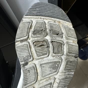 Yeni Alınan Ayakkabının Tabanı Kısa Sürede Yırtıldı, Değişim Yapılmadı
