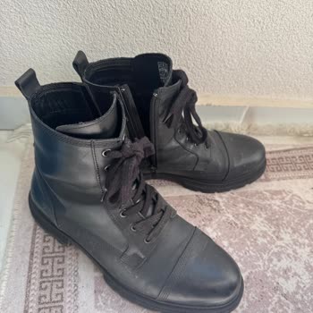 Aldığım Bot Ve Ayakkabıda Renk Solması Ve Açılma Sorunu