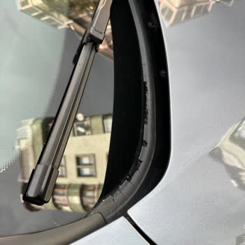 BMW 418i Ön Cam Fitili Parçalanıyor, Acil Çözüm Bekliyorum