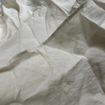 Sipariş Edilen Elbisenin Kirli Ve Kullanılmış Gelmesi Şaşkınlık Yarattı