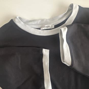 Beyaz Biyeli Siyah Tshirtte Renk Karıştı Mağaza Çözüm Sunmadı