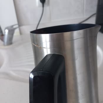 Kahve Makinesi Haznesinde Oluşan Çizikler Can Sıkıyor