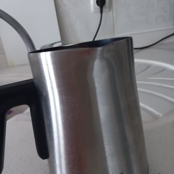 Kahve Makinesi Haznesinde Oluşan Çizikler Can Sıkıyor