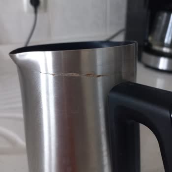 Kahve Makinesi Haznesinde Oluşan Çizikler Can Sıkıyor