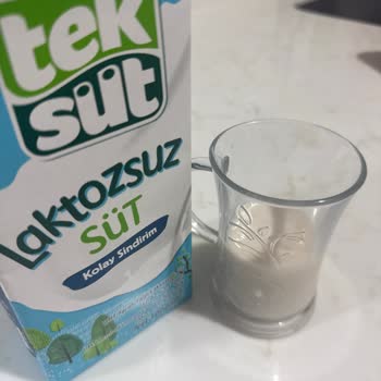 Laktozsuz Sütün Rengi Kahverengi Çıktı, Sağlık Riski Var Mı?