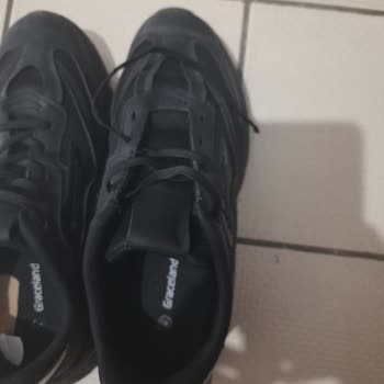 Satın Aldığım Ayakkabıda Yapışkan Sorunu Ve Mağaza İlgisizliği