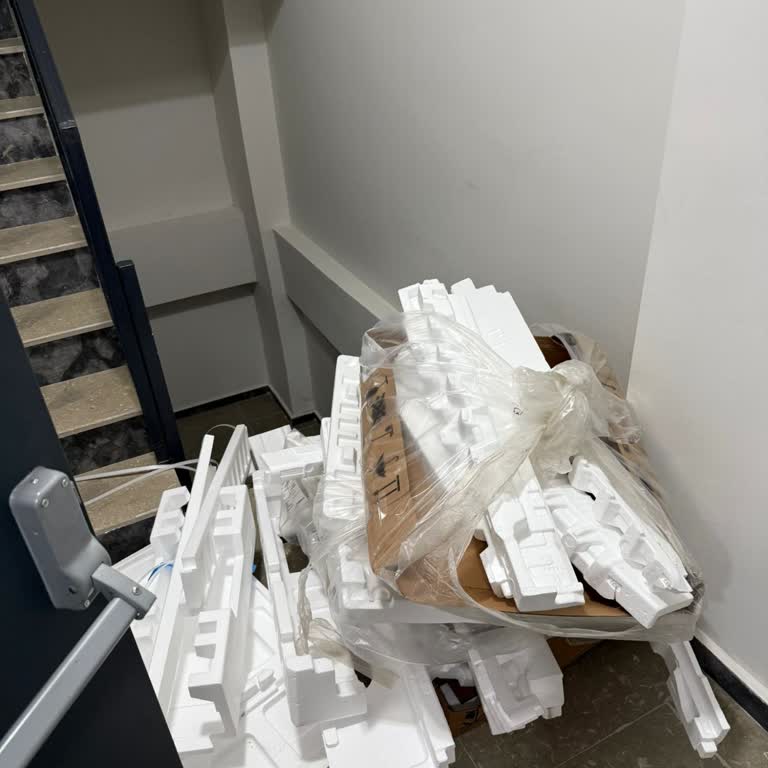 Bosch Servisinden Şok Edici Davranış: Çöpler Yangın Merdivenine Tıkıldı!