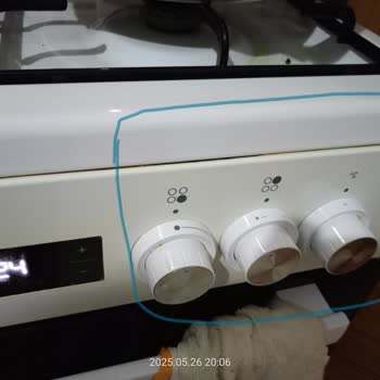 Arçelik Ocaklı Fırında Yön İbareleri Siliniyor Ve Renk Sararıyor