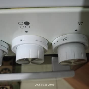 Arçelik Ocaklı Fırında Yön İbareleri Siliniyor Ve Renk Sararıyor