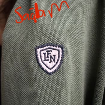 Lufian Polo Yaka Tişörtte Amblem Dikişleri Aynı Anda Yırtıldı