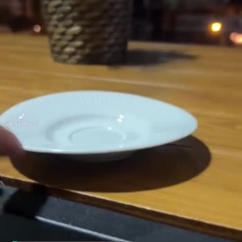 Kütahya Porselen Fincan Tabaklar Yamuluyor